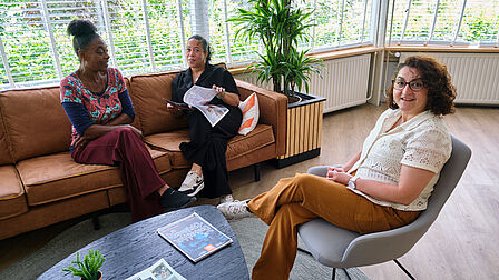 Jobcoaching Jobcoaches in gesprek in het Ontwikkelcentrum.
